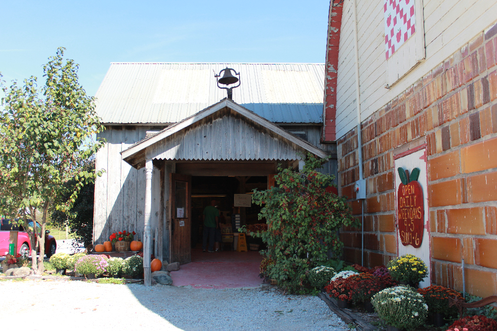 Doud Orchards entrance