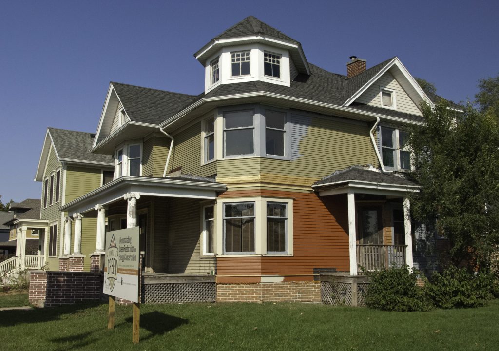 Painting vintage house