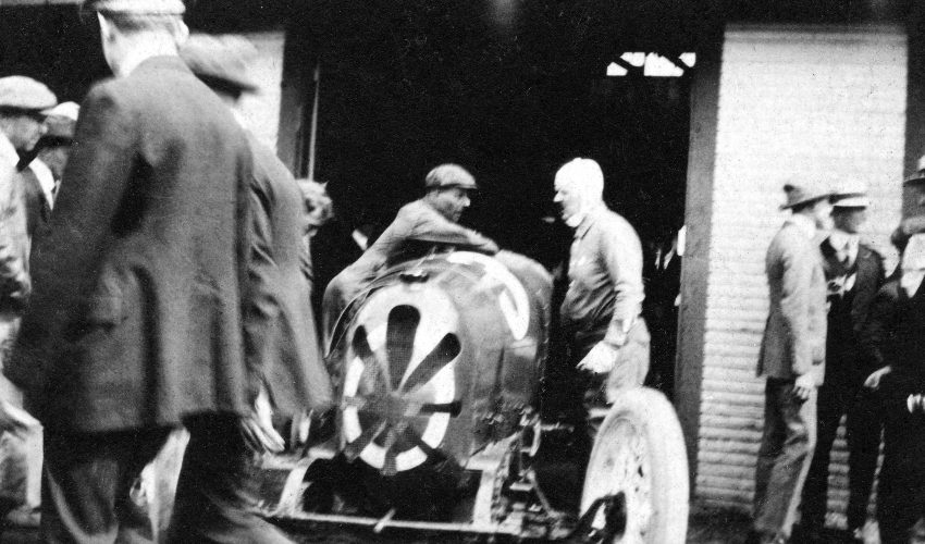 1920-Louis-Chevrolet-Garage