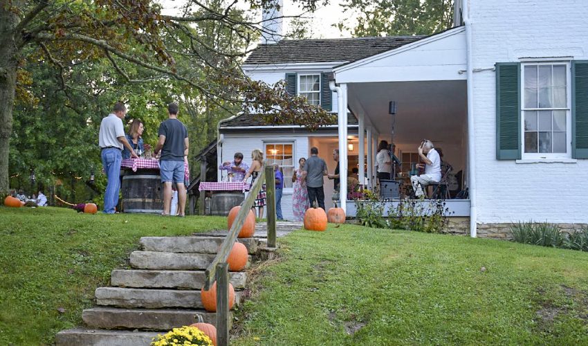Wine Down on the Farm, Huddleston Farmhouse
