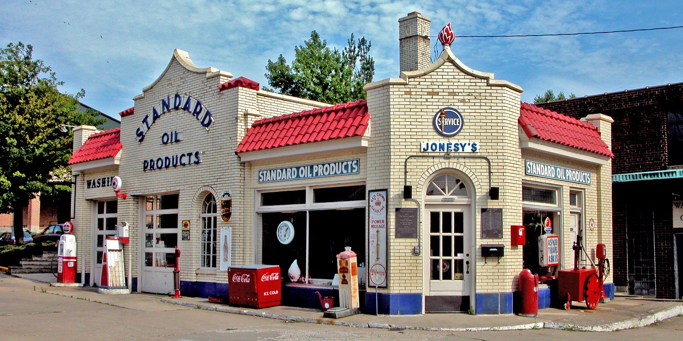 Lafayette - Jonesy's Standard Oil - Credit Lee Lewellen - header