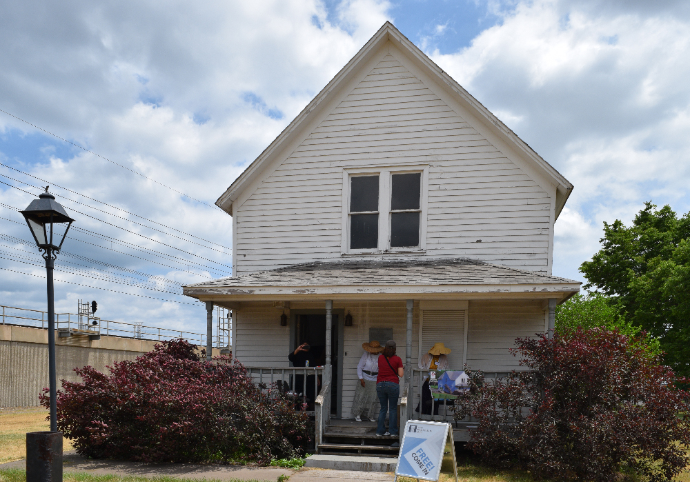 Gary Land Company Building