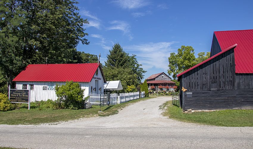 Stream Cliff Farm, Commiskey