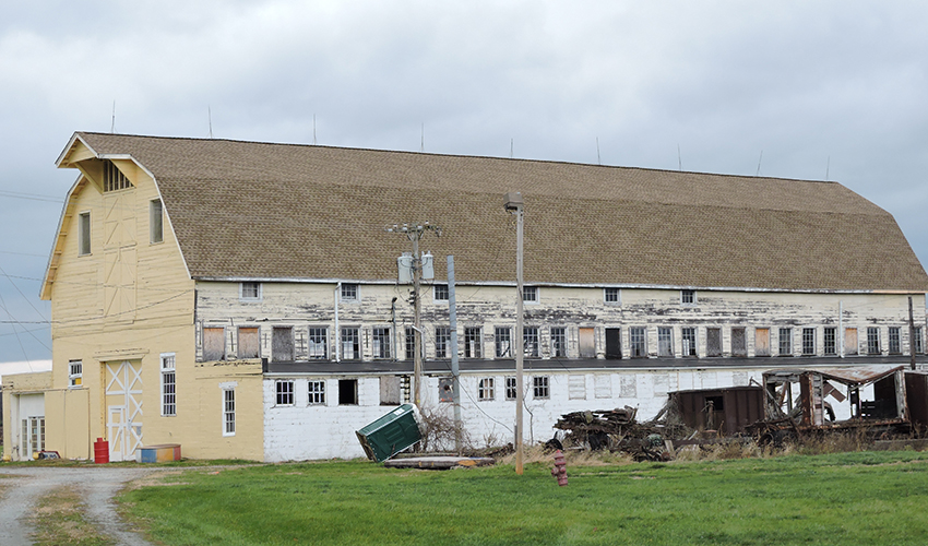 Peru Circus Barn