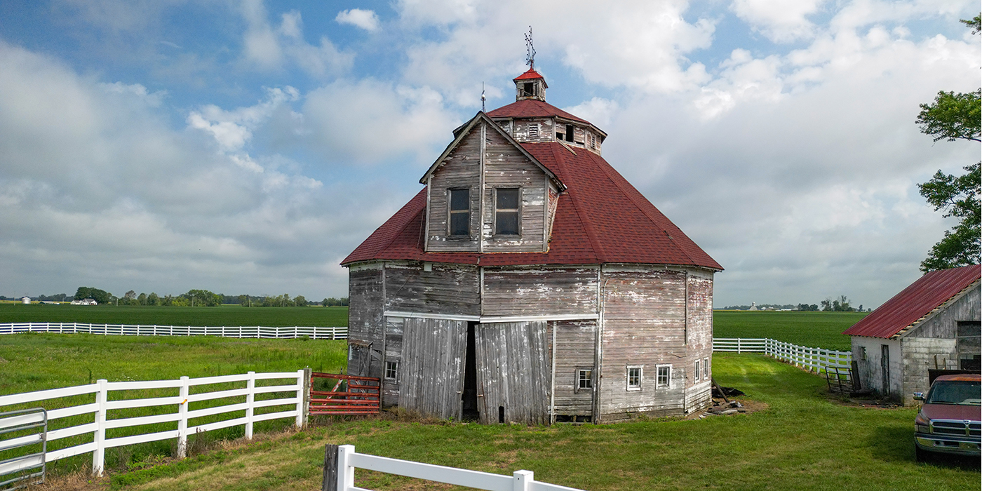 Rudicel-Montgomery Polygonal Barn, Shelby County