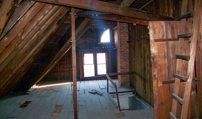 196 E Main Wabash Attic