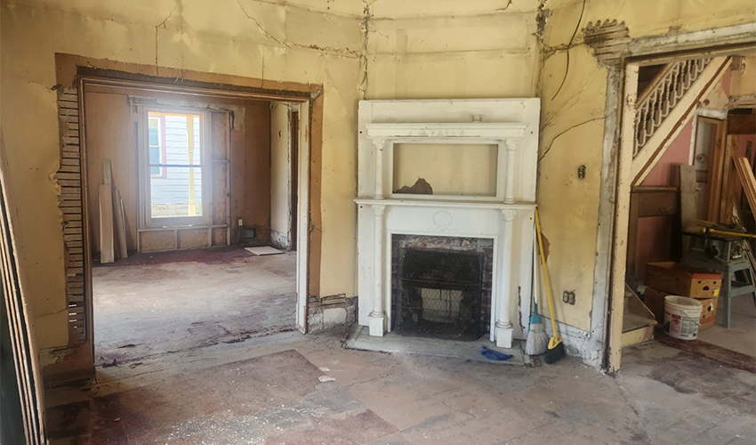 196 E Main Wabash Fireplace