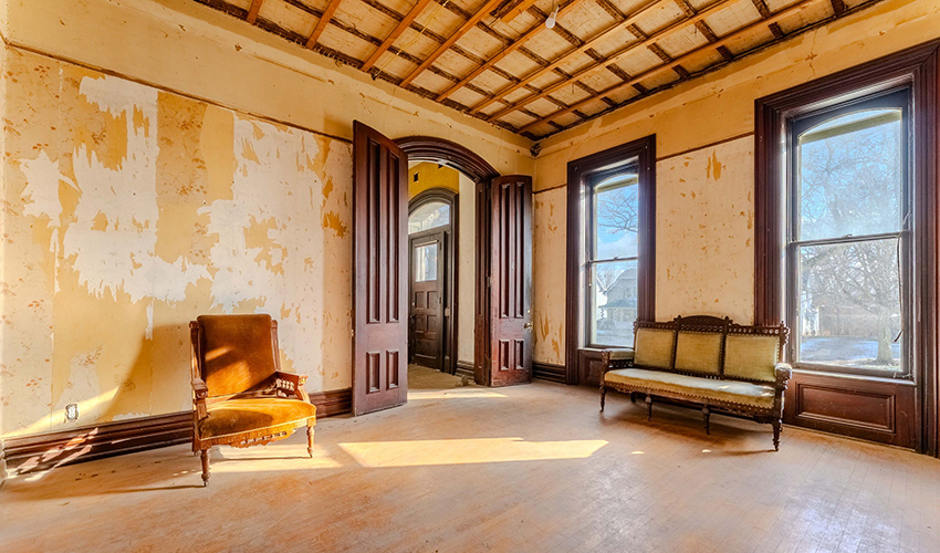 218 E Main Interior